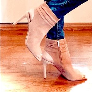 VINCE CAMUTO BOOTIES